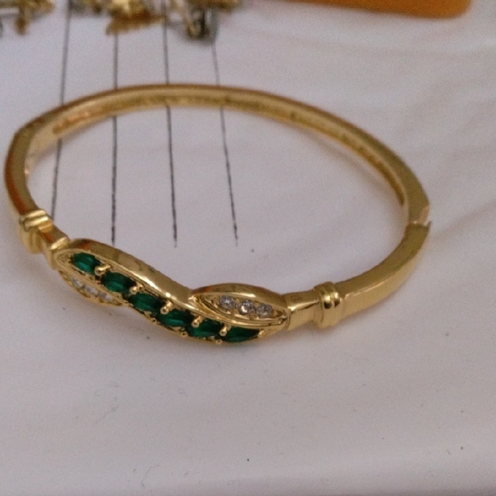Elegant Gold Bracelet with Green Accents